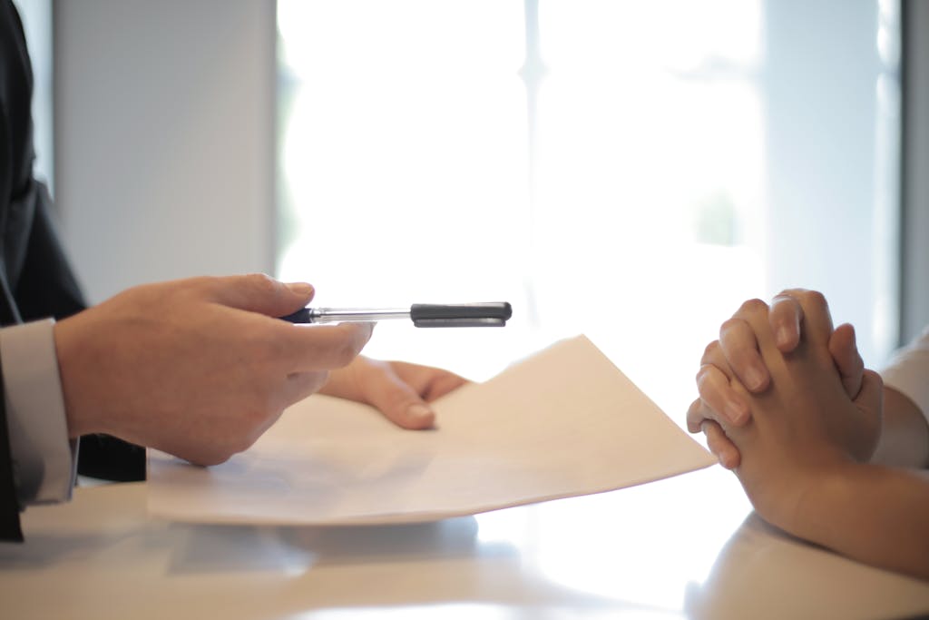 Constitución de empresas — firma de documentos legales